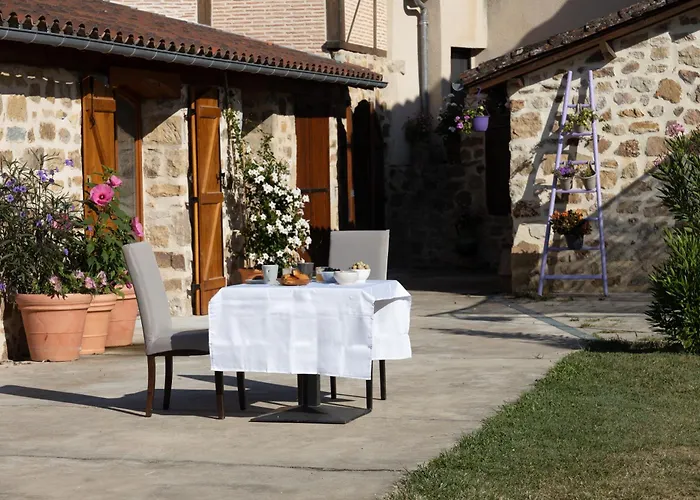 Oustal De La Frayssiere Bed & Breakfast *